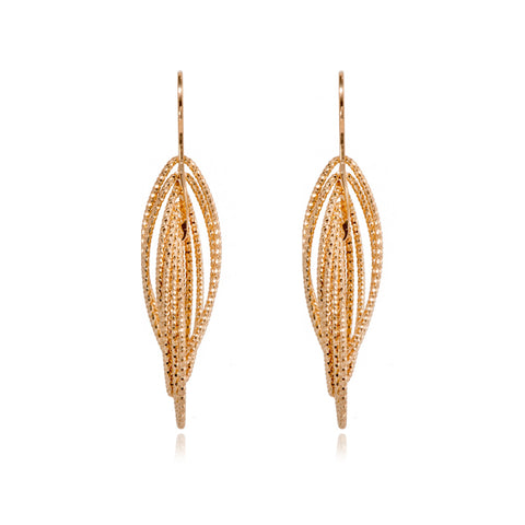 
Gold plated on silver multi ellipse intertwined 3D drop hook earrings, diamond cut, made in Italy, with a length of approximately 3 cm and a width of 1 cm.

