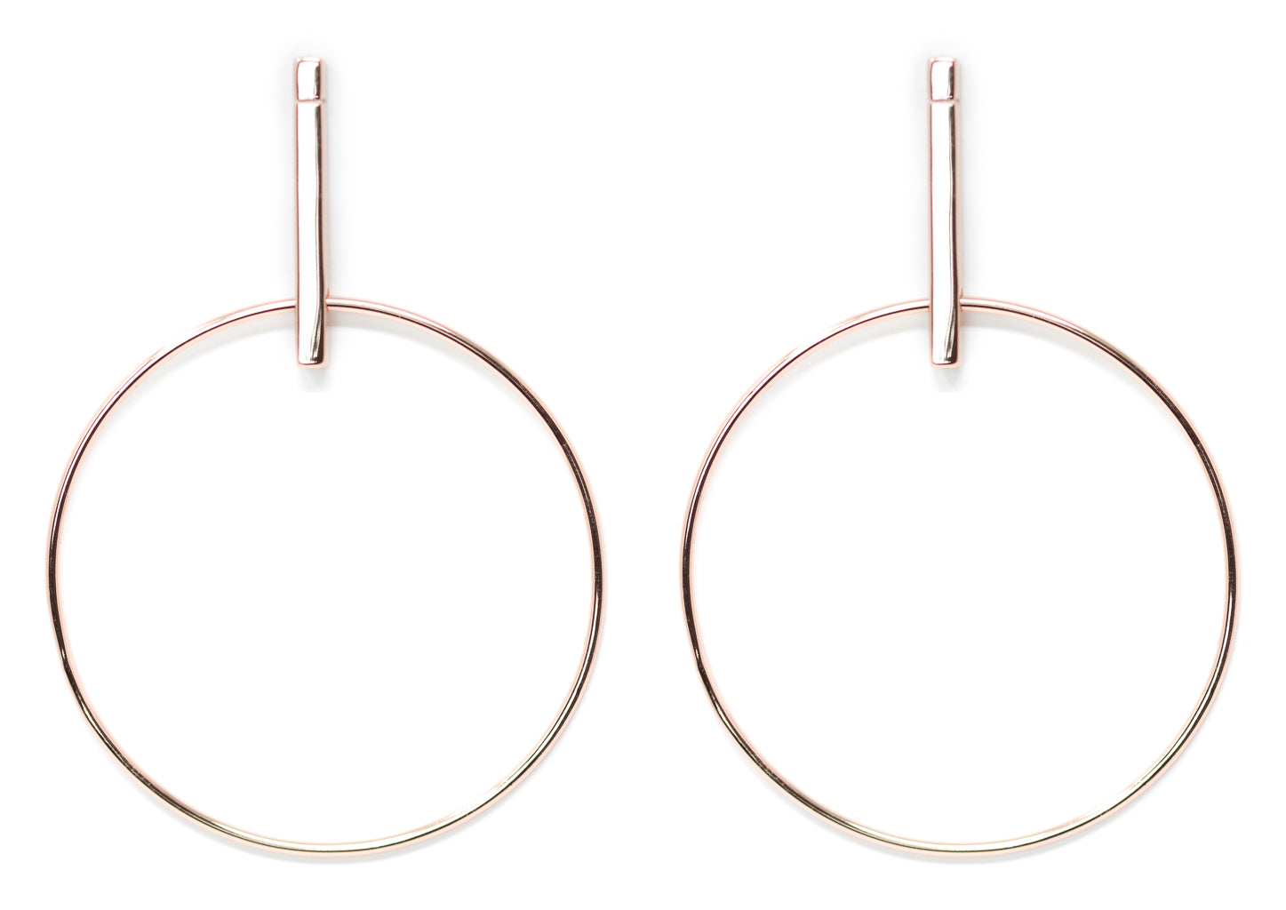 
Rose gold plated silver hoop earrings with a 3.5 cm diameter and butterfly stud closure.

